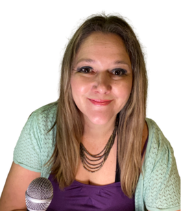 Natalia Kuna with Microphone, podcasting