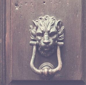 lion sculpture door knocker